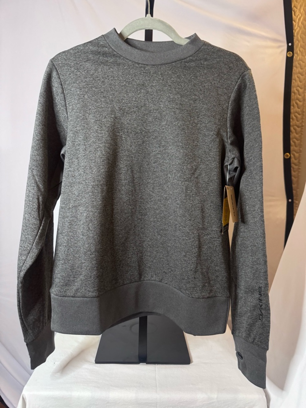 Dakine Liberator LW Crew sweatshirt. 
Men's Heather Gray Crewneck Sweater